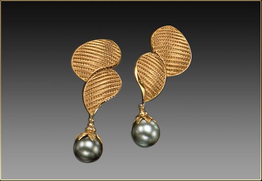 Tahitian Black Pearl Drops detail photo